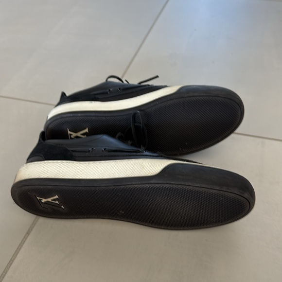 Size 8 Louis Vuitton black 
Good shape - Picture 2 of 5